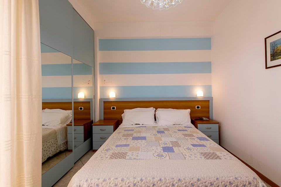 Hotel Le Soleil ซัน เบเนเดตโต เดล ตรอนโต ภายนอก รูปภาพ