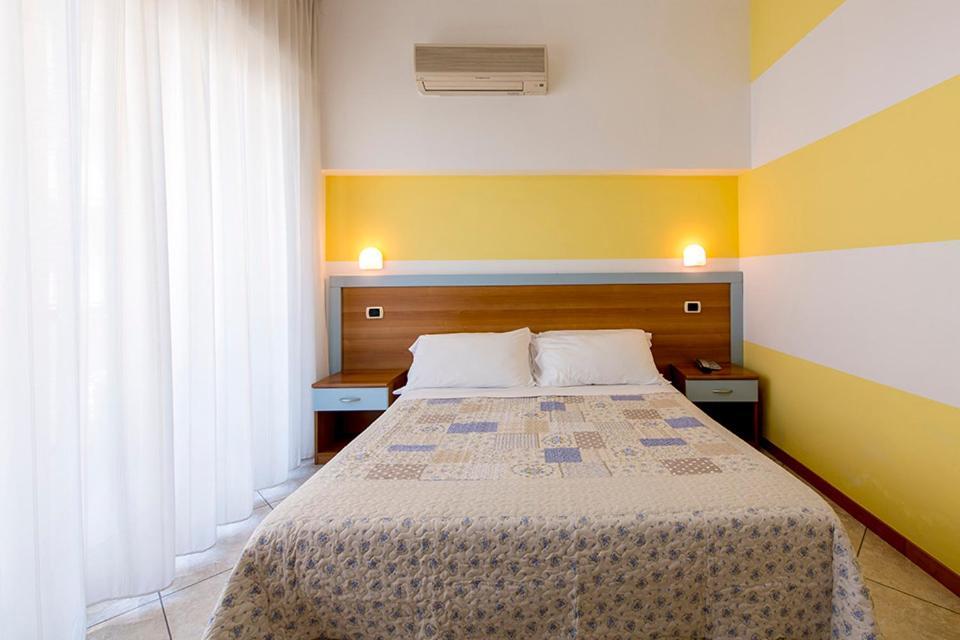 Hotel Le Soleil ซัน เบเนเดตโต เดล ตรอนโต ภายนอก รูปภาพ